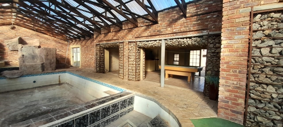 5 Bedroom Property for Sale in La Hoff North West